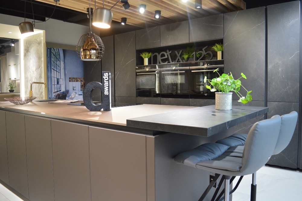 charcoal modern kitchen from Roccia