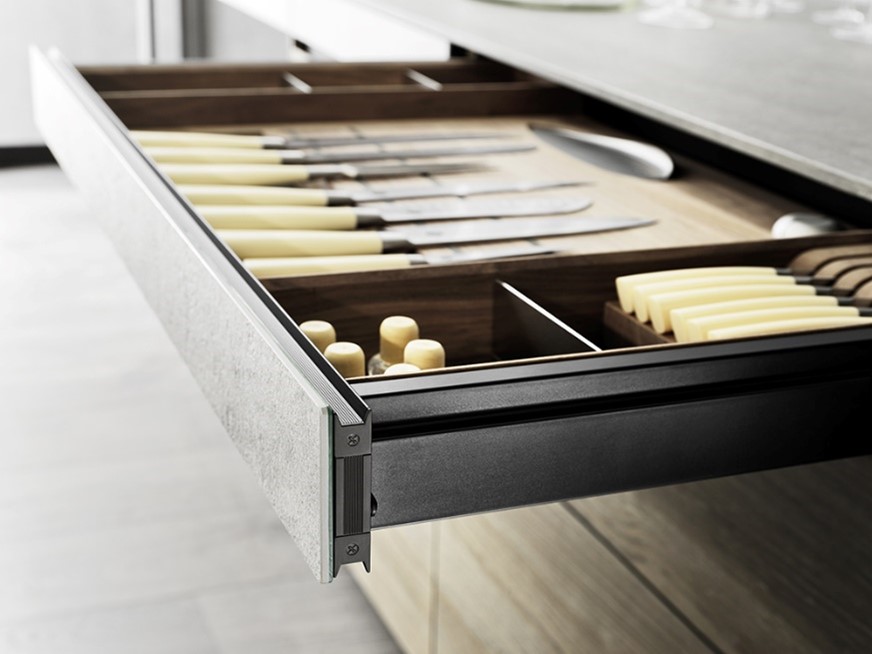 Well-organised kitchen drawer